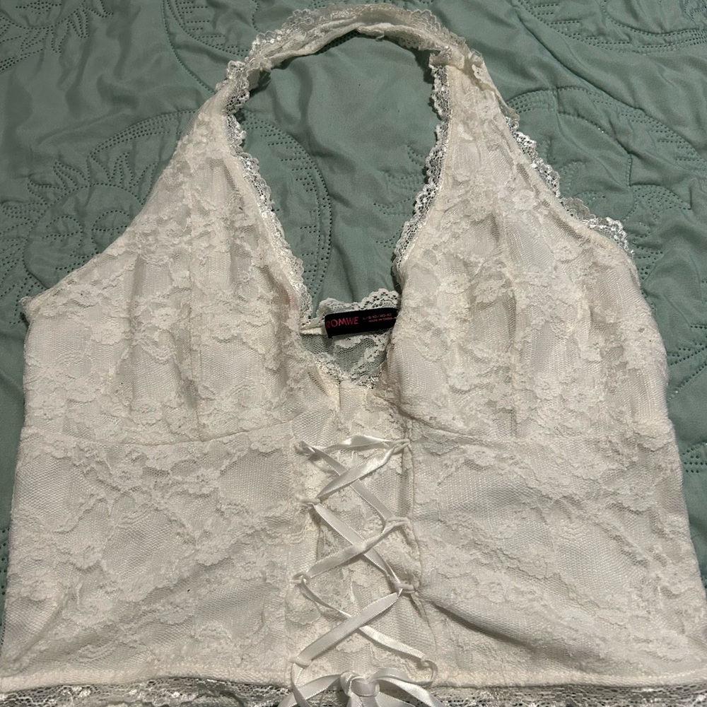 White lace backless shirt
